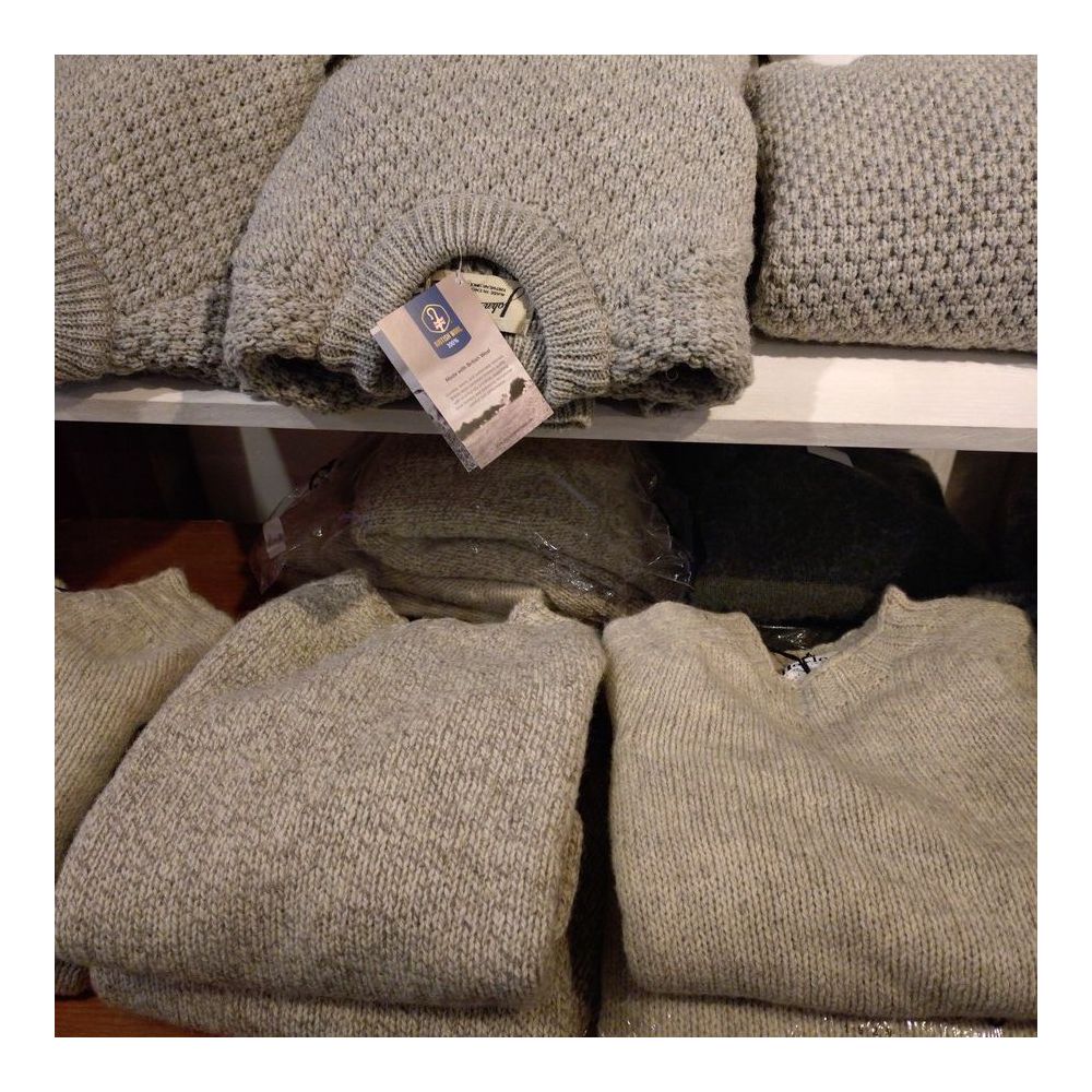 冬のインナーと言えば「セーター」。